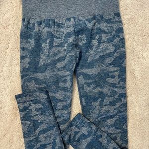 NVGTN Camo Seamless